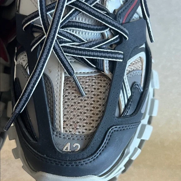 Balenciaga Men's Black and White Sneakers - Picture 2 of 9